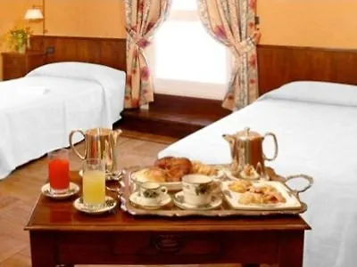 Отель Relais 6 Via Tolmino 4*