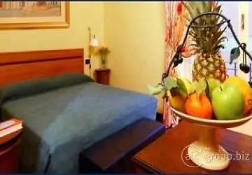 Relais 6 Via Tolmino Отель