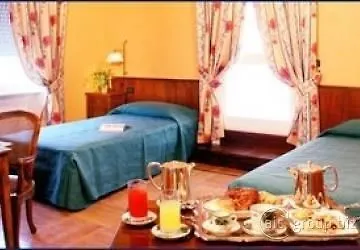 Отель Relais 6 Via Tolmino 4*